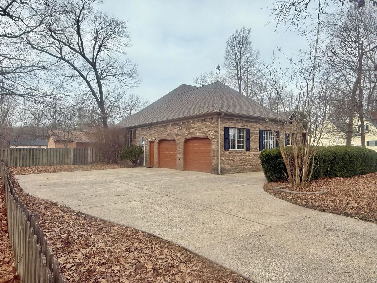 9 Hickory Lane Metropolis, IL 62960 - Photo 5 of 37 a front view of a house with a yard and garage