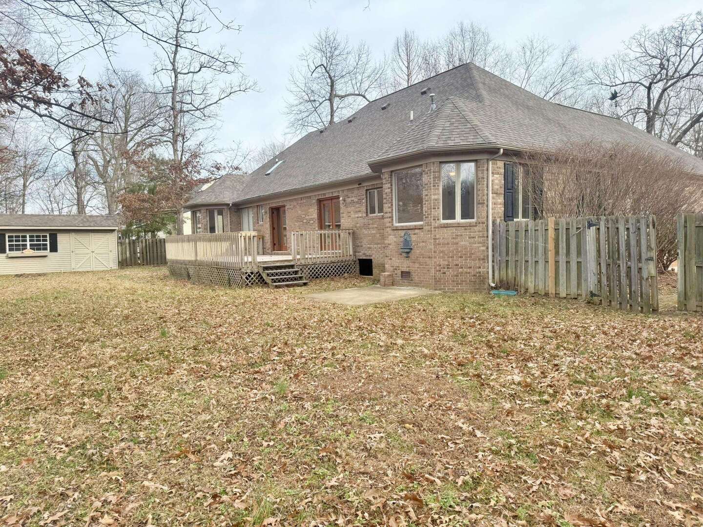 9 Hickory Lane Metropolis, IL 62960 - Photo 7 of 37 a front view of a house with a yard