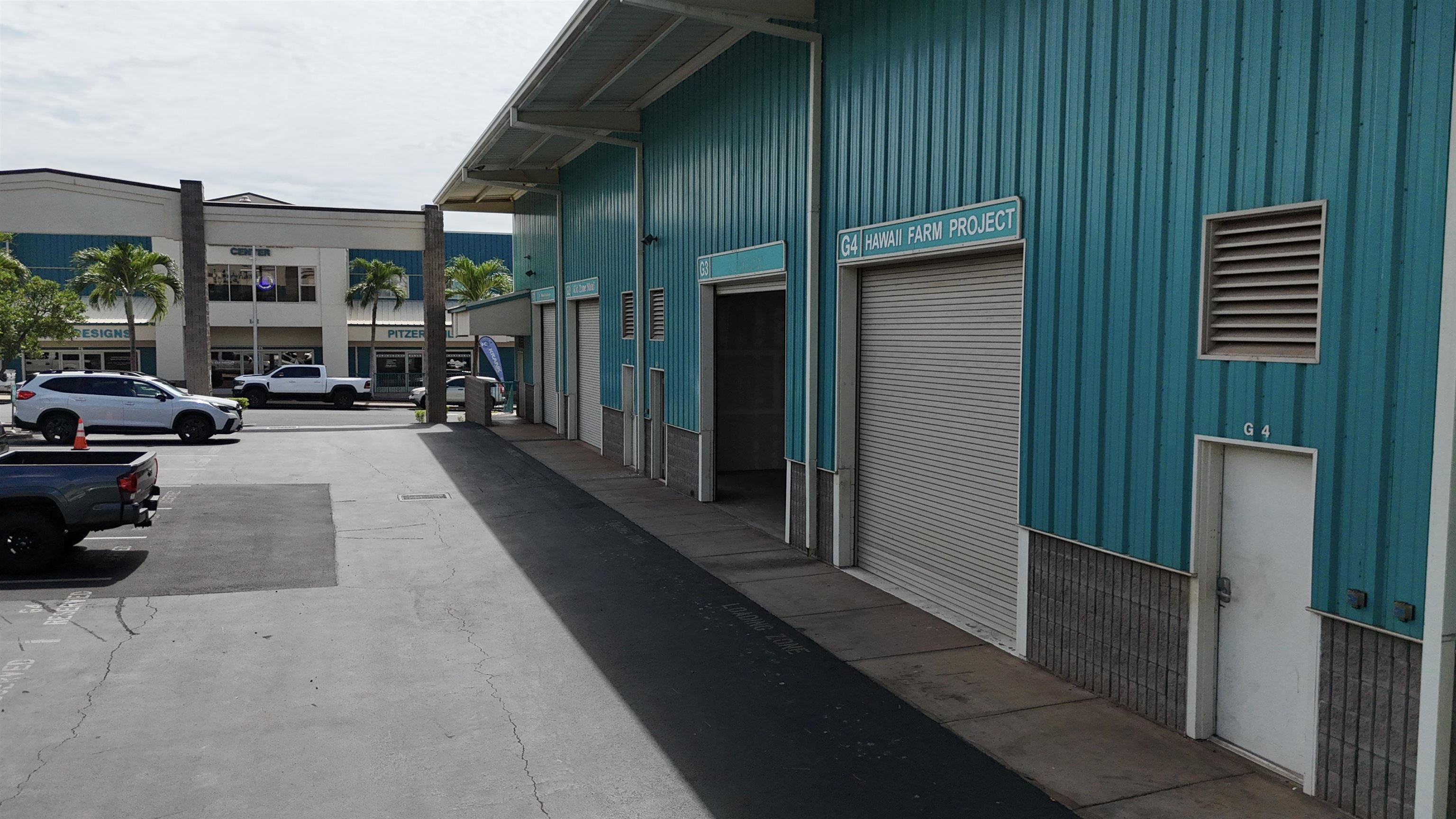 147 Kupuohi Street, Unit G4 Lahaina, HI 96761 - Photo 4 of 7 a view of a porch with a table and chairs