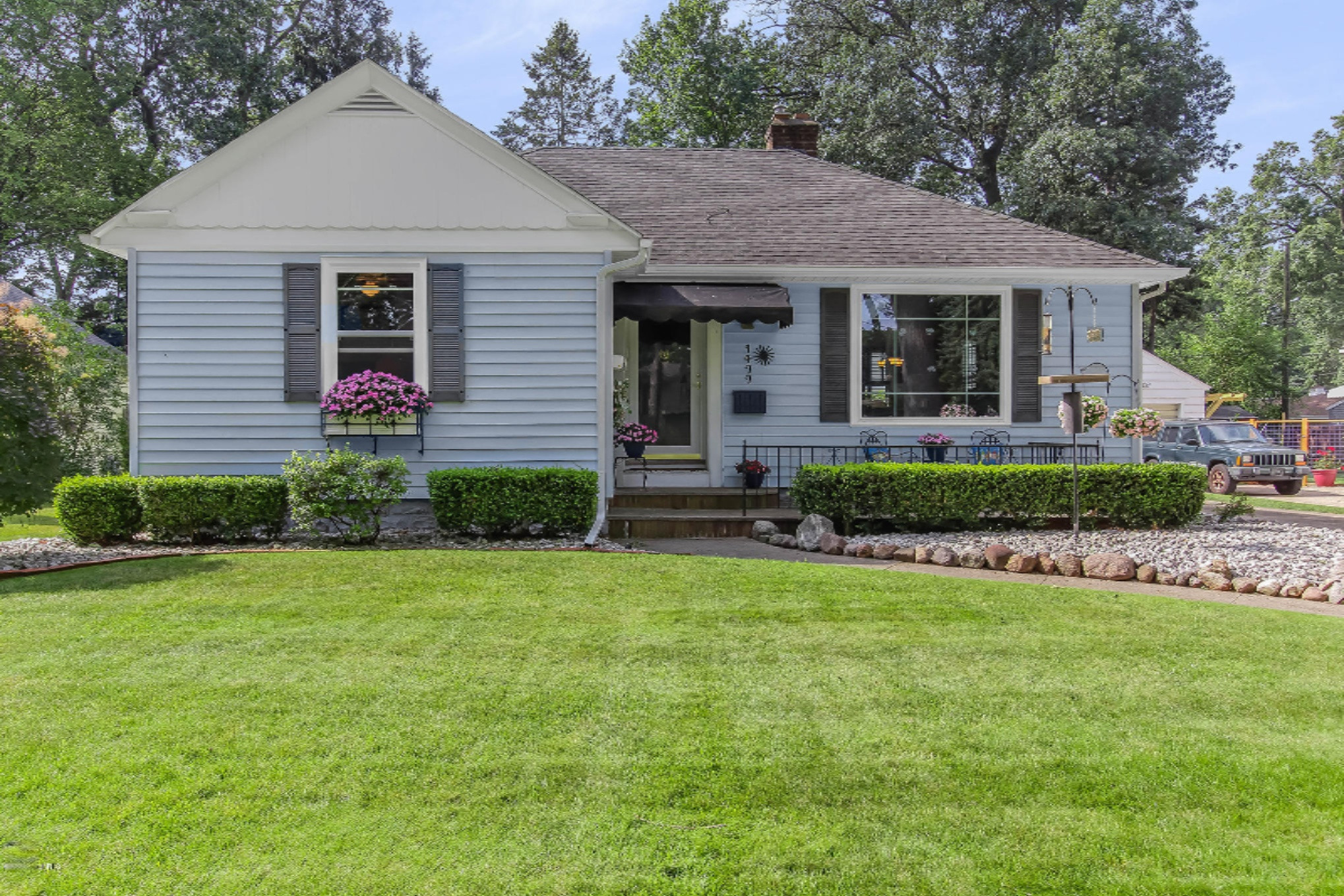 1477-Ridge-St_0010_Blended