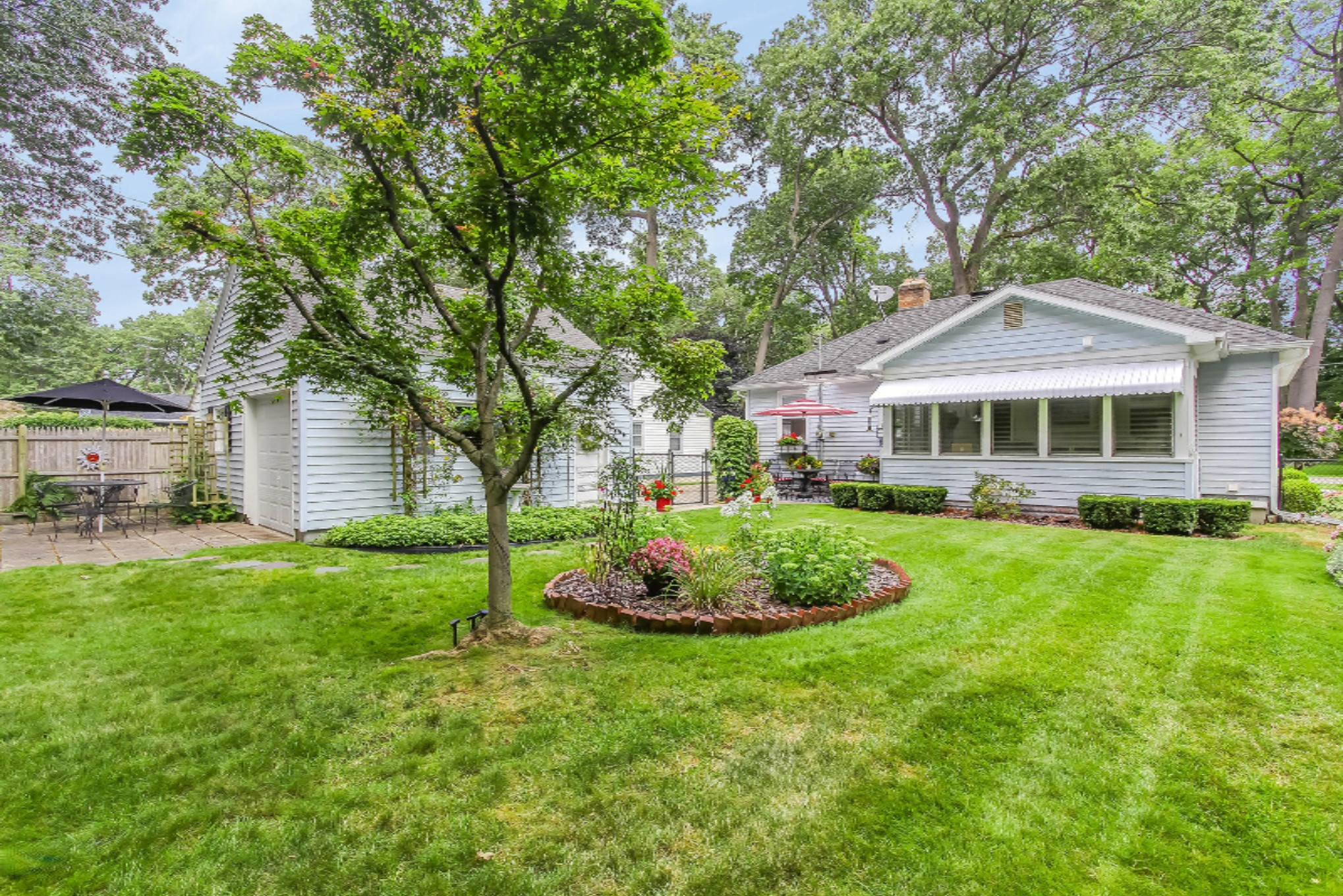 1477-Ridge-St_0031_Blended