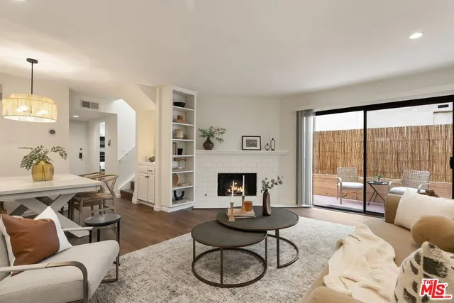 $749,000 | 1416 South Barrington Avenue, Unit 4, Los Angeles, CA 90025