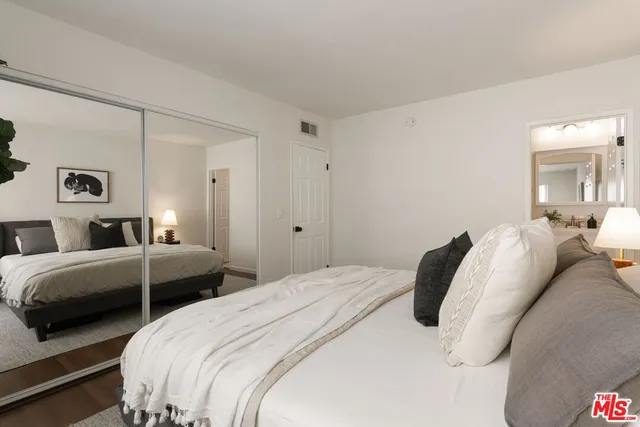 $749,000 | 1416 South Barrington Avenue, Unit 4, Los Angeles, CA 90025