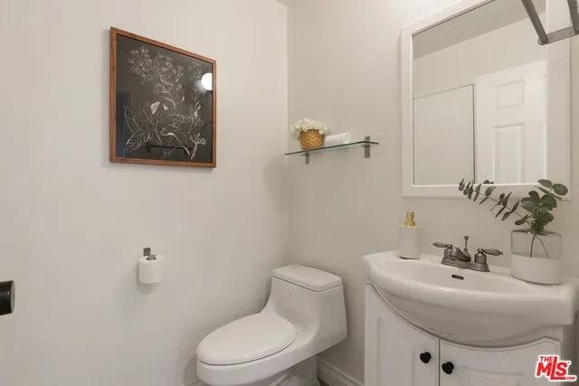 $749,000 | 1416 South Barrington Avenue, Unit 4, Los Angeles, CA 90025