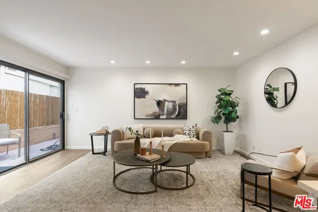 $749,000 | 1416 South Barrington Avenue, Unit 4, Los Angeles, CA 90025
