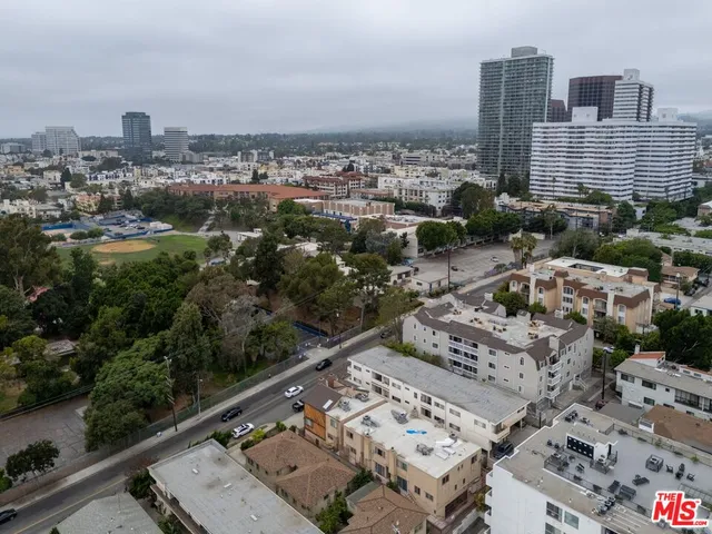 $749,000 | 1416 South Barrington Avenue, Unit 4, Los Angeles, CA 90025