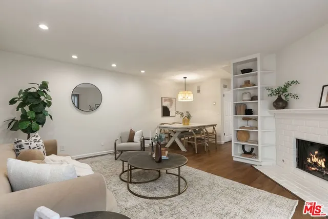 $749,000 | 1416 South Barrington Avenue, Unit 4, Los Angeles, CA 90025