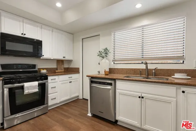$749,000 | 1416 South Barrington Avenue, Unit 4, Los Angeles, CA 90025