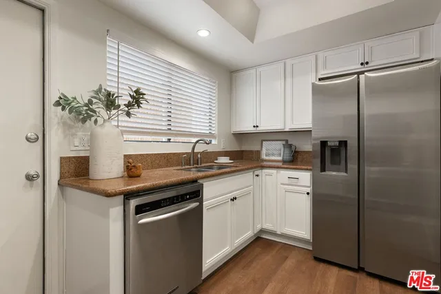 $749,000 | 1416 South Barrington Avenue, Unit 4, Los Angeles, CA 90025