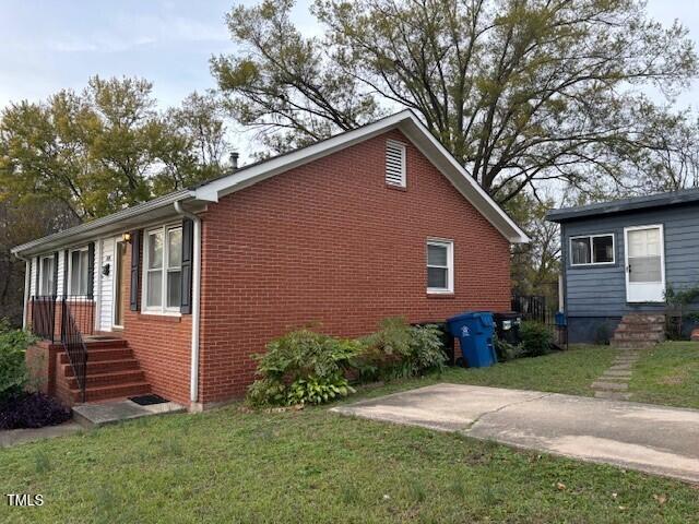 809 Simmons Street Durham, NC 27701 - Photo 2 of 16 a front view of a house with garden