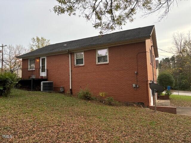 809 Simmons Street Durham, NC 27701 - Photo 3 of 16 a backyard of a house with lots of green space