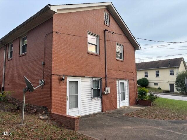 809 Simmons Street Durham, NC 27701 - Photo 4 of 16 a front view of a house with a yard