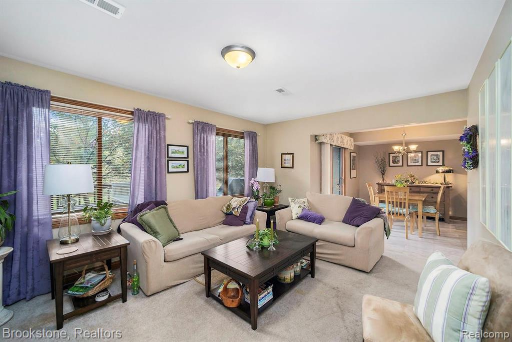 2285 Rochelle Park Drive, Unit 122 Rochester Hills, MI 48309 - Photo 16 of 32