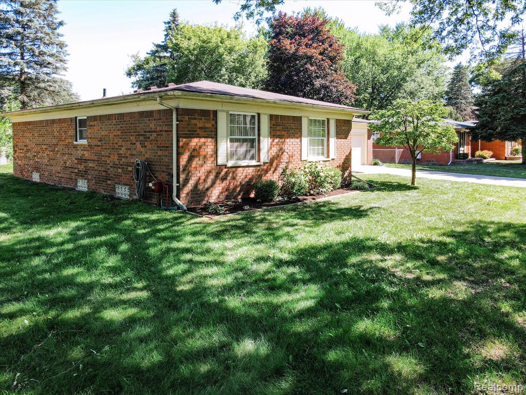 11366 Chicago Road Warren, MI 48093 - Photo 3 of 49