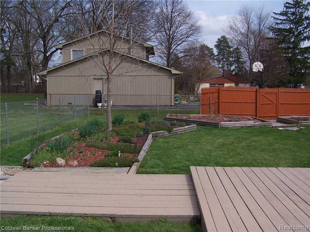 186 West Wattles Road Troy, MI 48098 - Photo 19 of 23 100_8135.JPG