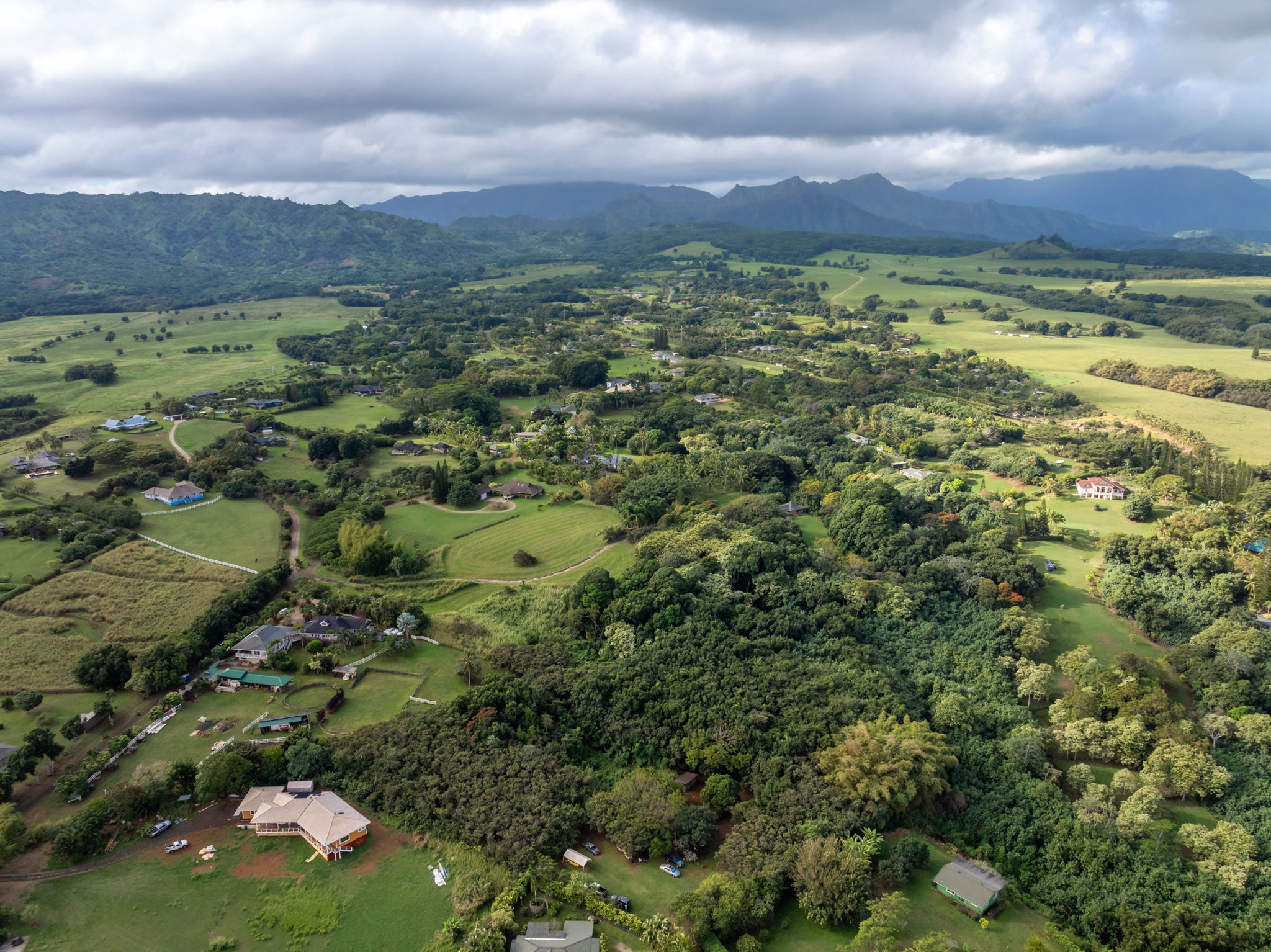 7549 A Lot 23 Koolau Road Kilauea, HI 96754 - Photo 16 of 23 a view of a city with mountains in the background