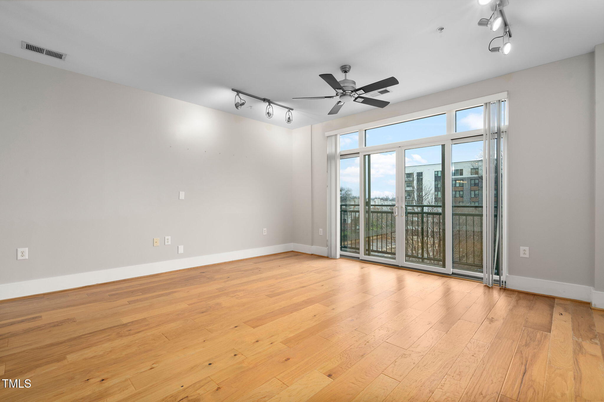 444 South Blount Street, Unit 316 Raleigh, NC 27601 - Photo 11 of 37 11-web-or-mls-444-s-blount-st-316