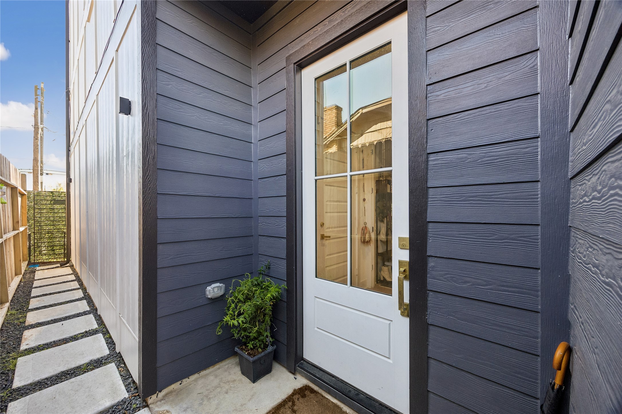 3107 Webster Street, Unit B Houston, TX 77004 - Photo 3 of 23 Gated private entry
