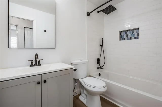 $350,000 | 404 Regal Park Drive, Valrico, FL 33594