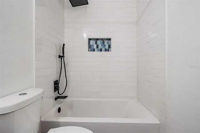 $350,000 | 404 Regal Park Drive, Valrico, FL 33594