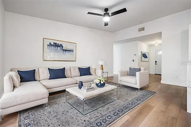 $350,000 | 404 Regal Park Drive, Valrico, FL 33594