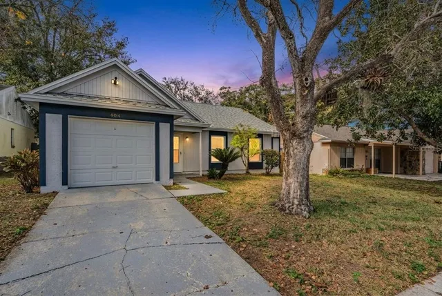 $350,000 | 404 Regal Park Drive, Valrico, FL 33594