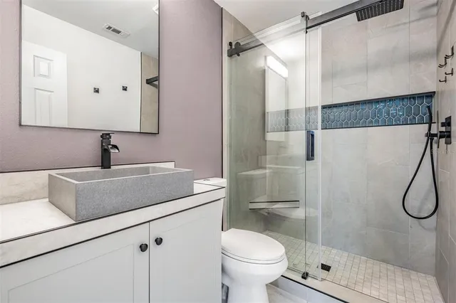 $350,000 | 404 Regal Park Drive, Valrico, FL 33594