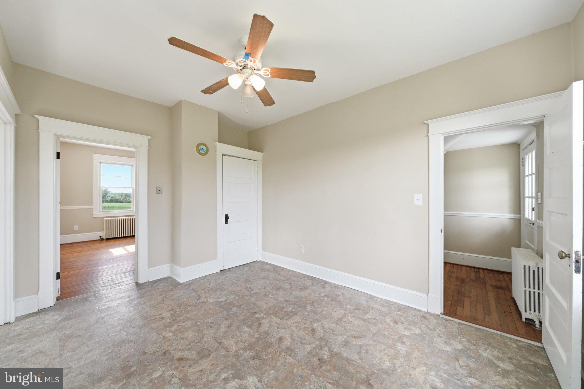 22422 Whites Ferry Road Dickerson, MD 20842 - Photo 33 of 55 Eat in kitchen &