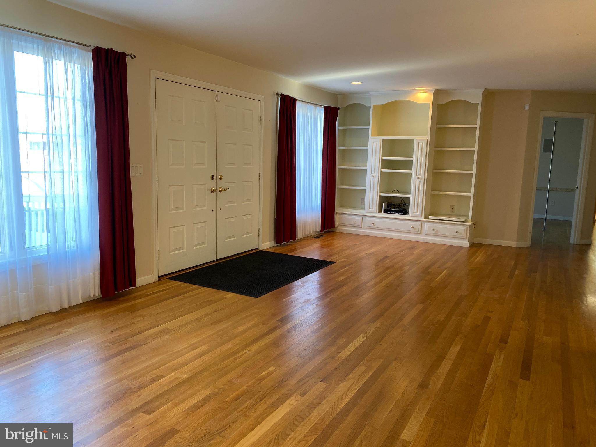 12404 Gramlich Road Southwest La Vale, MD 21502 - Photo 2 of 61 Sitting area with high quality built-ins