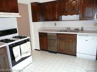 1385 Paddle Wheel Lane, Unit 50 Rochester, MI 48306 - Photo 7 of 21 Kitchen
