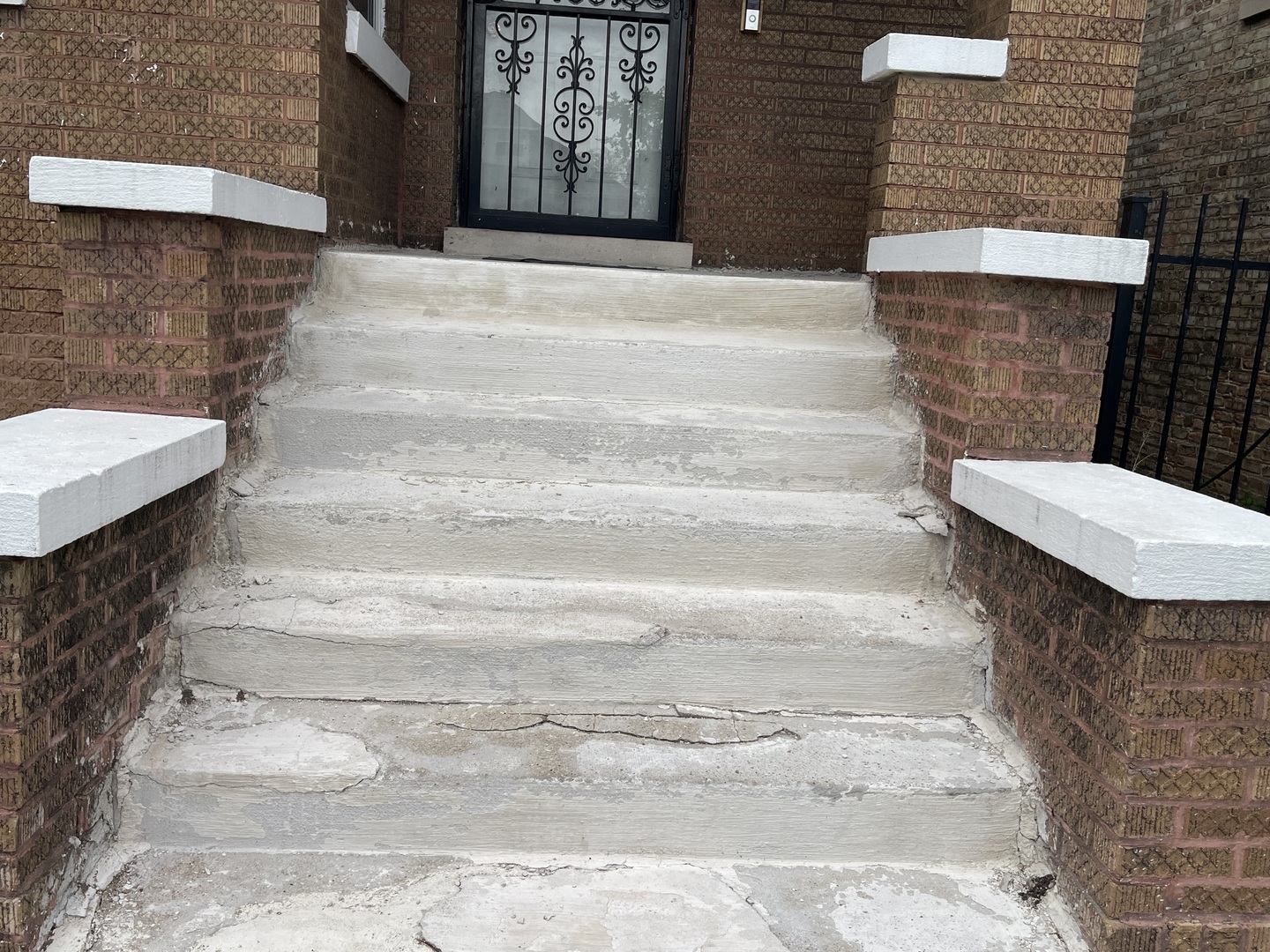 1512 North Linder Avenue Chicago, IL 60651 - Photo 4 of 19 a view of entryway