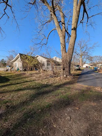 a backyard of apartments with lots of green space