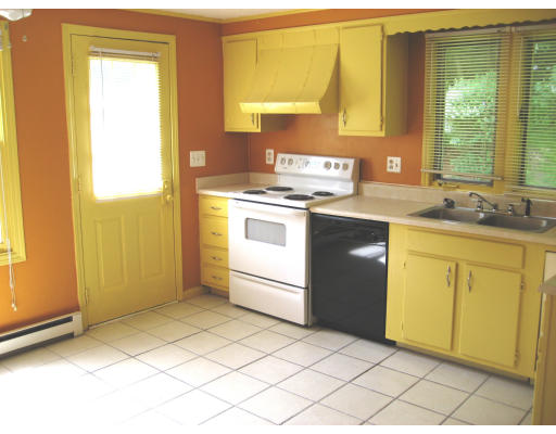 270 Sunderland Road, Unit 29 Worcester, MA 01604 - Photo 3 of 8 Gallery Image 3