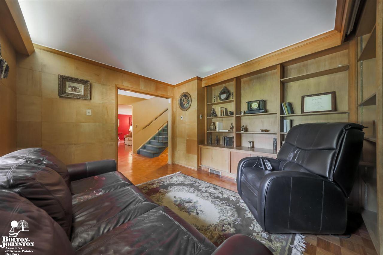 1067 Devonshire Road Grosse Pointe Park, MI 48230 - Photo 9 of 58