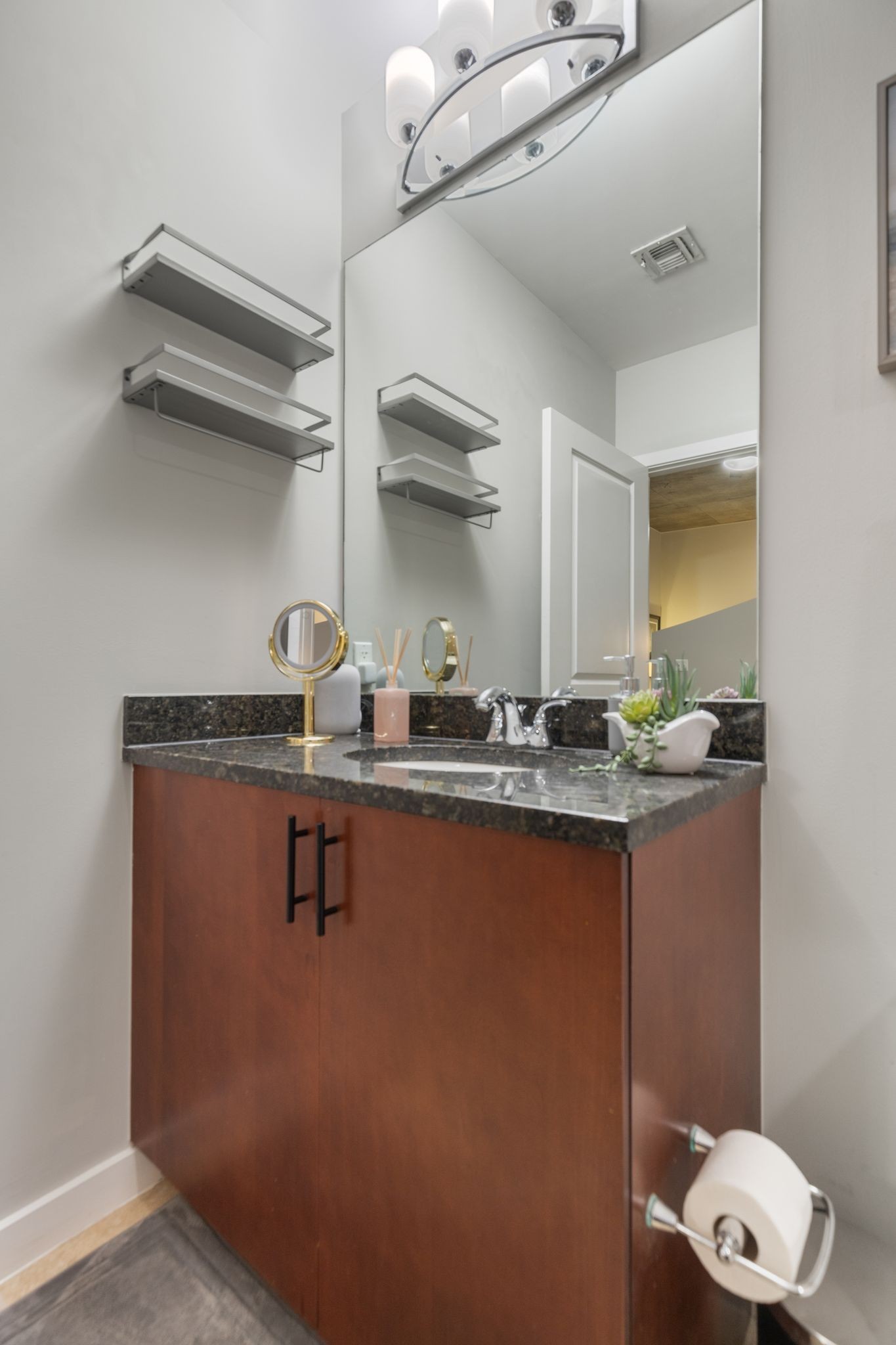 301 Demonbreun Street, Unit 908 Nashville, TN 37201 - Photo 11 of 28