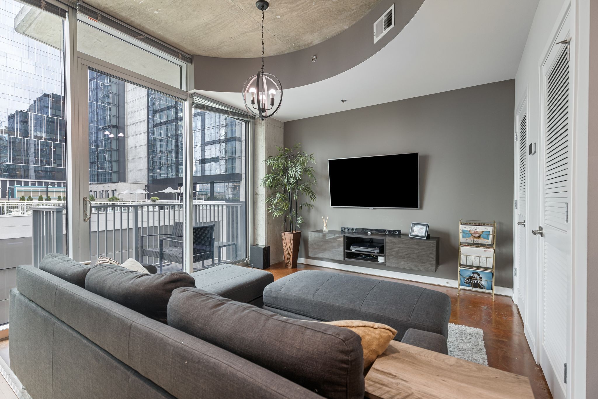 301 Demonbreun Street, Unit 908 Nashville, TN 37201 - Photo 3 of 28