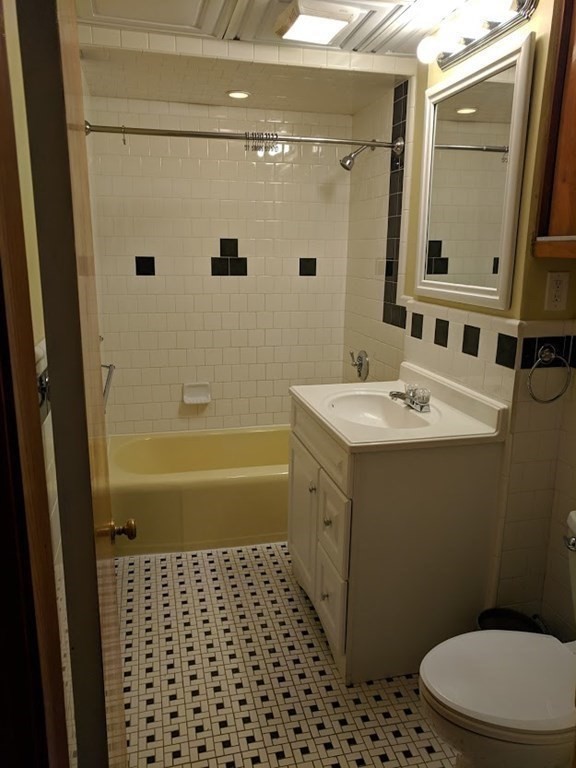 412 Grafton Street Worcester, MA 01604 - Photo 10 of 35 Gallery Image 10