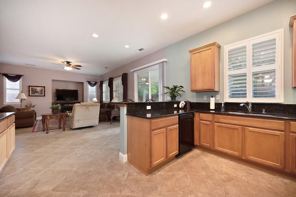 2096 Land End Loop Roseville, CA 95747 - Photo 23 of 46