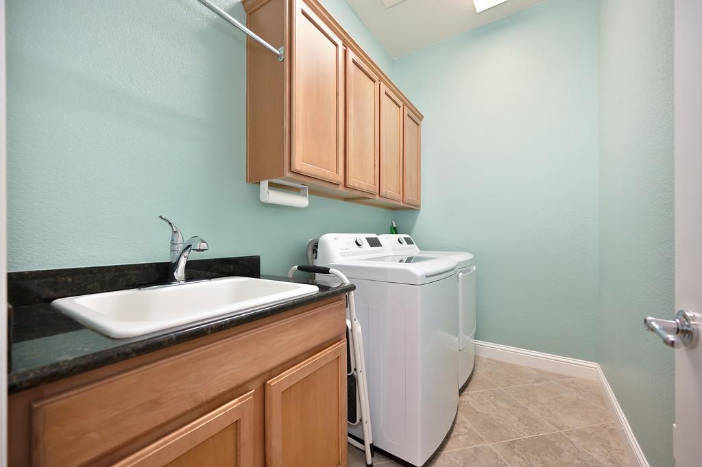 2096 Land End Loop Roseville, CA 95747 - Photo 32 of 46