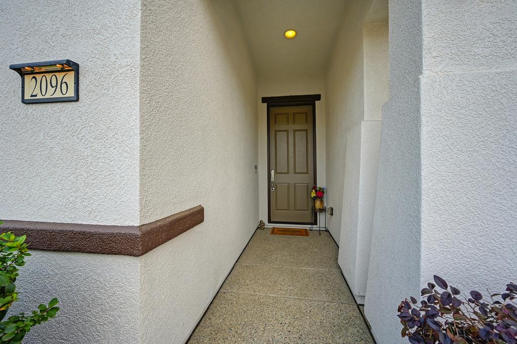 2096 Land End Loop Roseville, CA 95747 - Photo 6 of 46