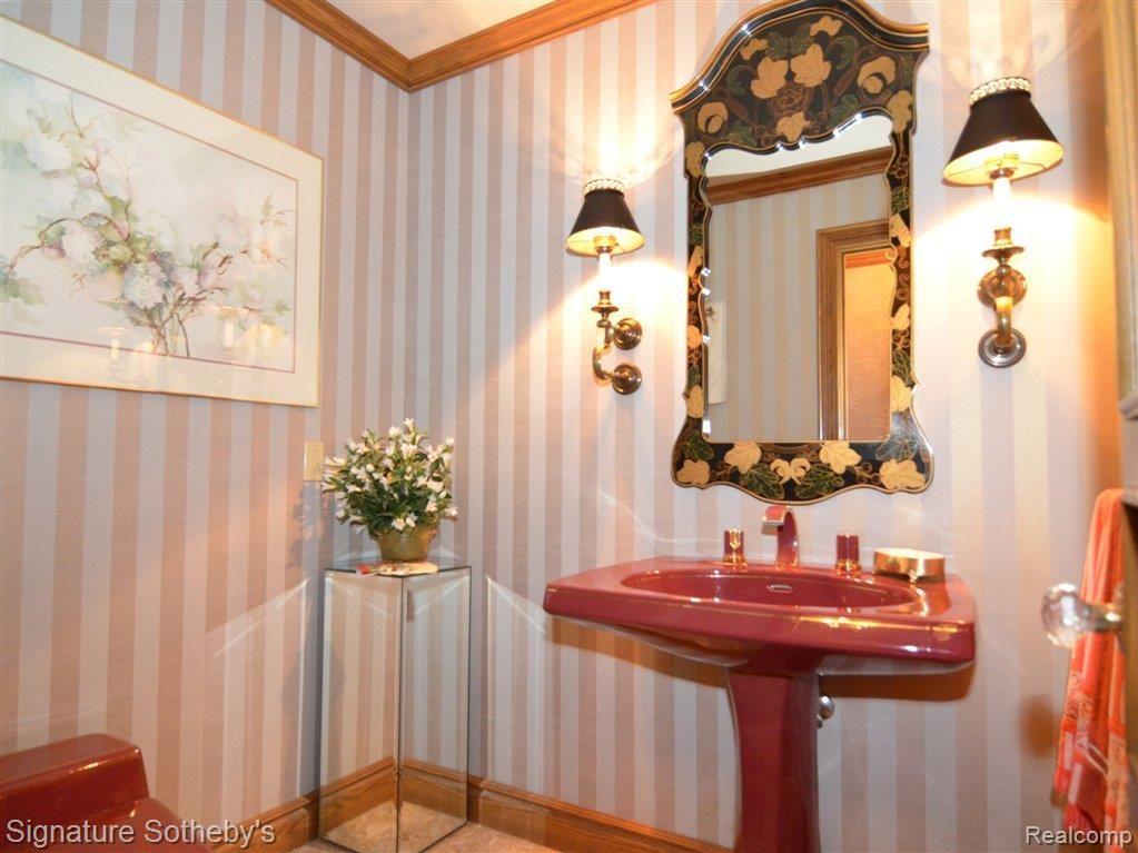 4556 Gallagher Road Rochester, MI 48306 - Photo 8 of 25 4556 Gallagher Pwd Rm.jpg