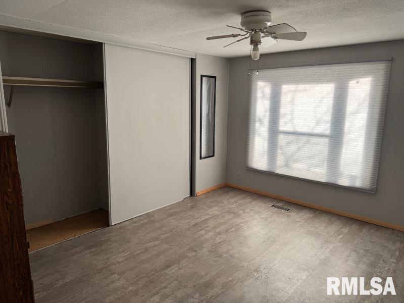 19289 Quiver Beach Road Havana, IL 62644 - Photo 3 of 15