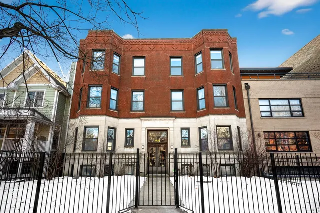 $680,000 | 1455 West Cuyler Avenue, Unit 1E, Chicago, IL 60613