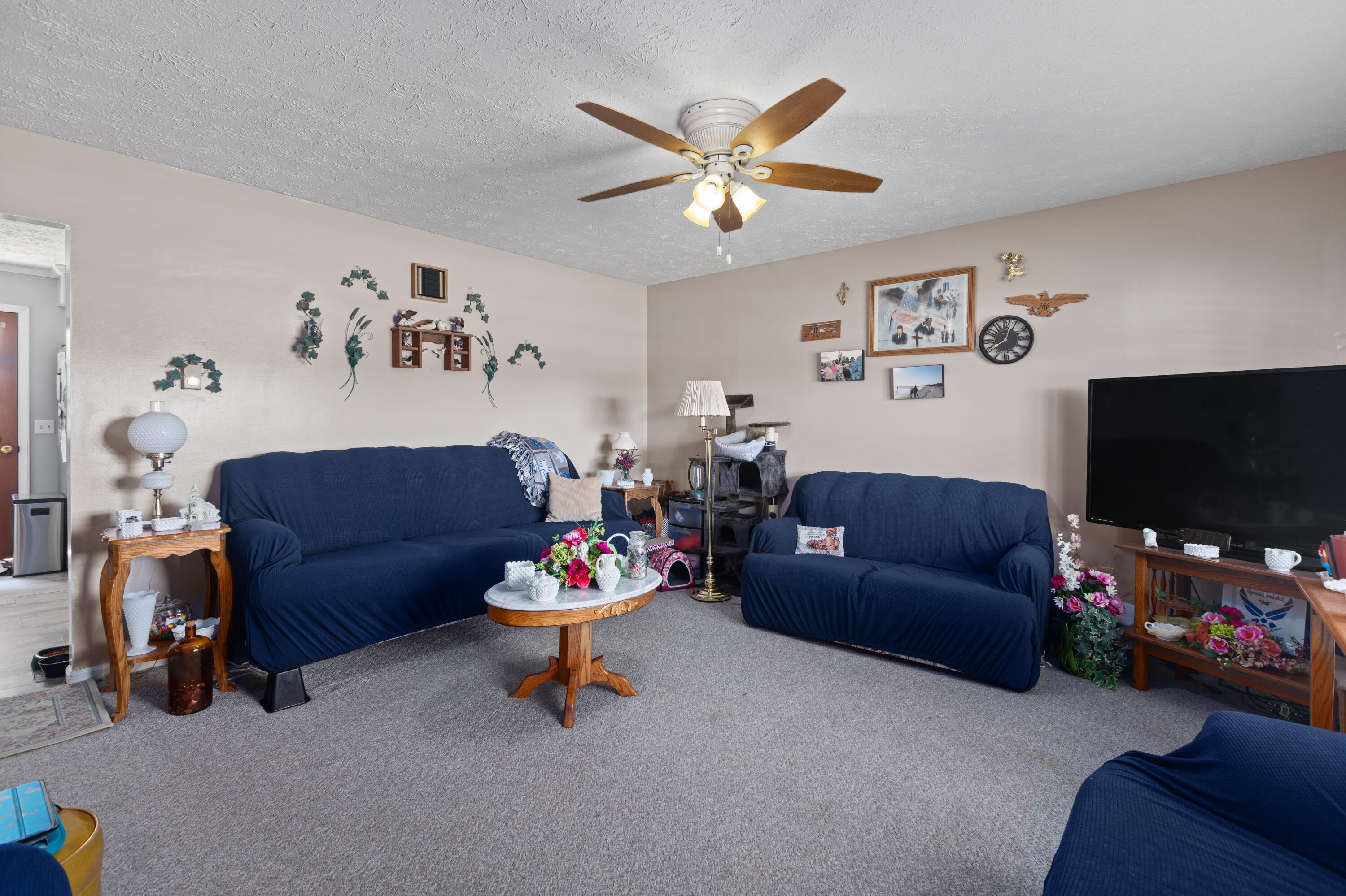 197 Gum Bottom Road Waco, KY 40385 - Photo 3 of 27 Living Room