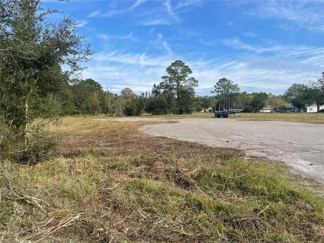 a view of an outdoor space and a yard