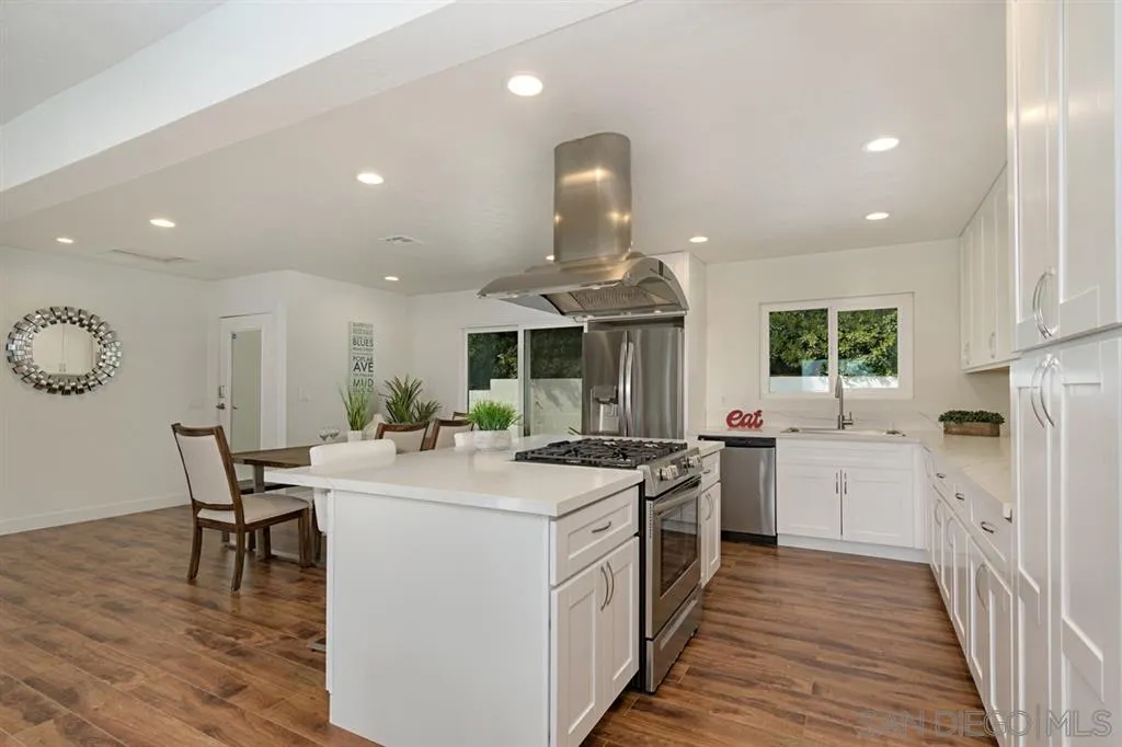 5505 Moonlight Lane La Jolla, CA 92037 - Photo 17 of 25 Gallery Image 17