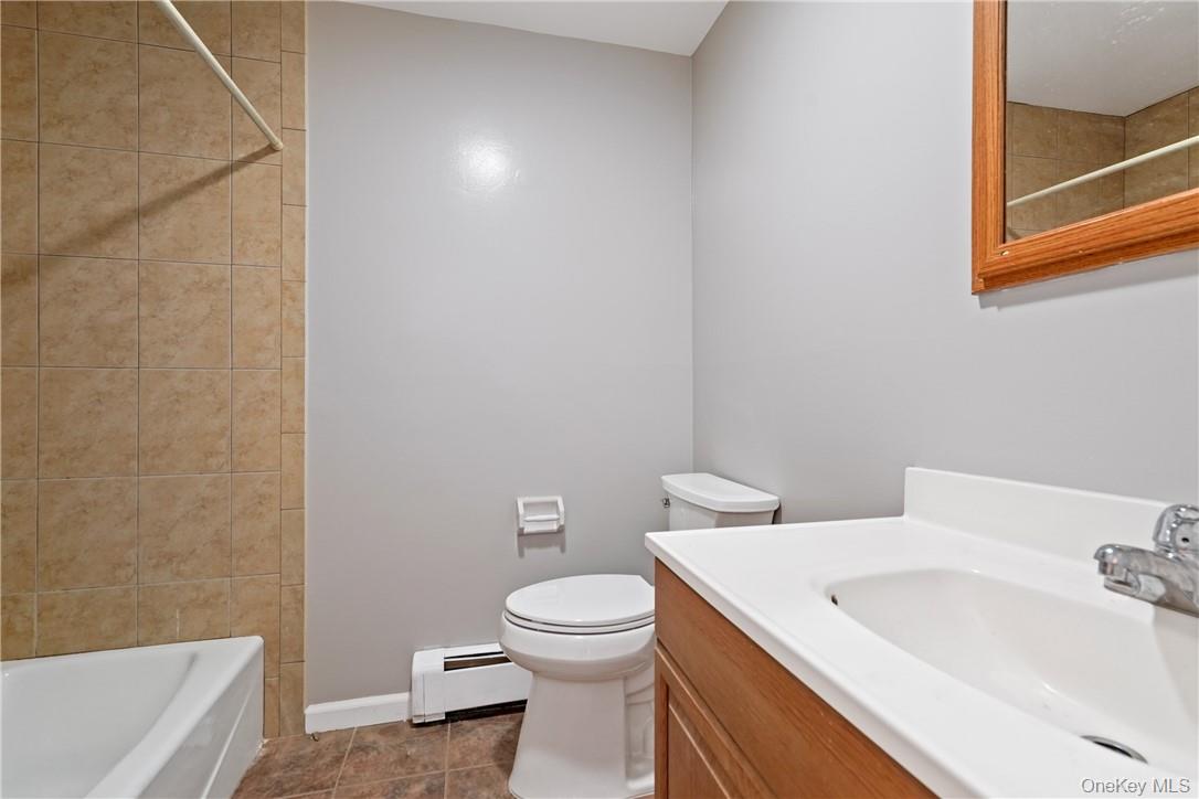 118 Round Hill Road Dobbs Ferry, NY 10522 - Photo 5 of 16 a bathroom with a sink a toilet and a bathtub
