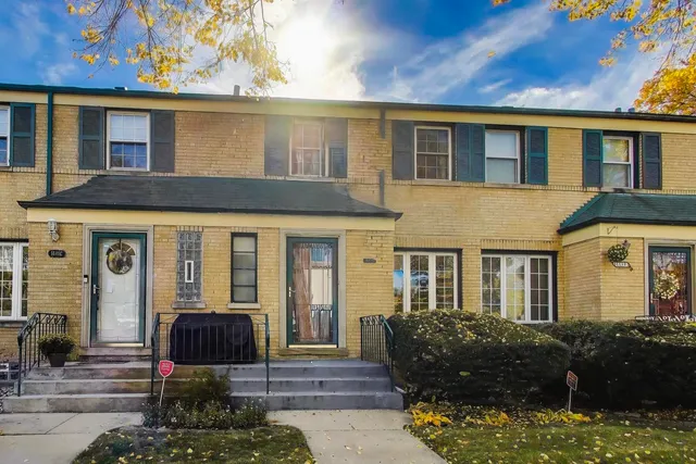 $239,500 | 1447 North Harlem Avenue, Unit A, Oak Park, IL 60302