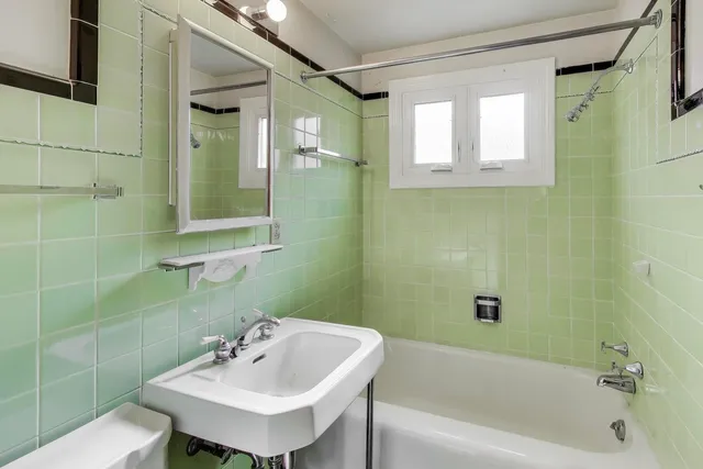 $239,500 | 1447 North Harlem Avenue, Unit A, Oak Park, IL 60302