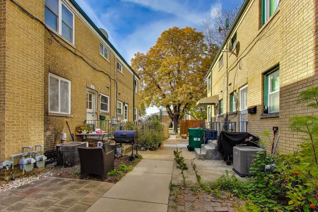 $239,500 | 1447 North Harlem Avenue, Unit A, Oak Park, IL 60302